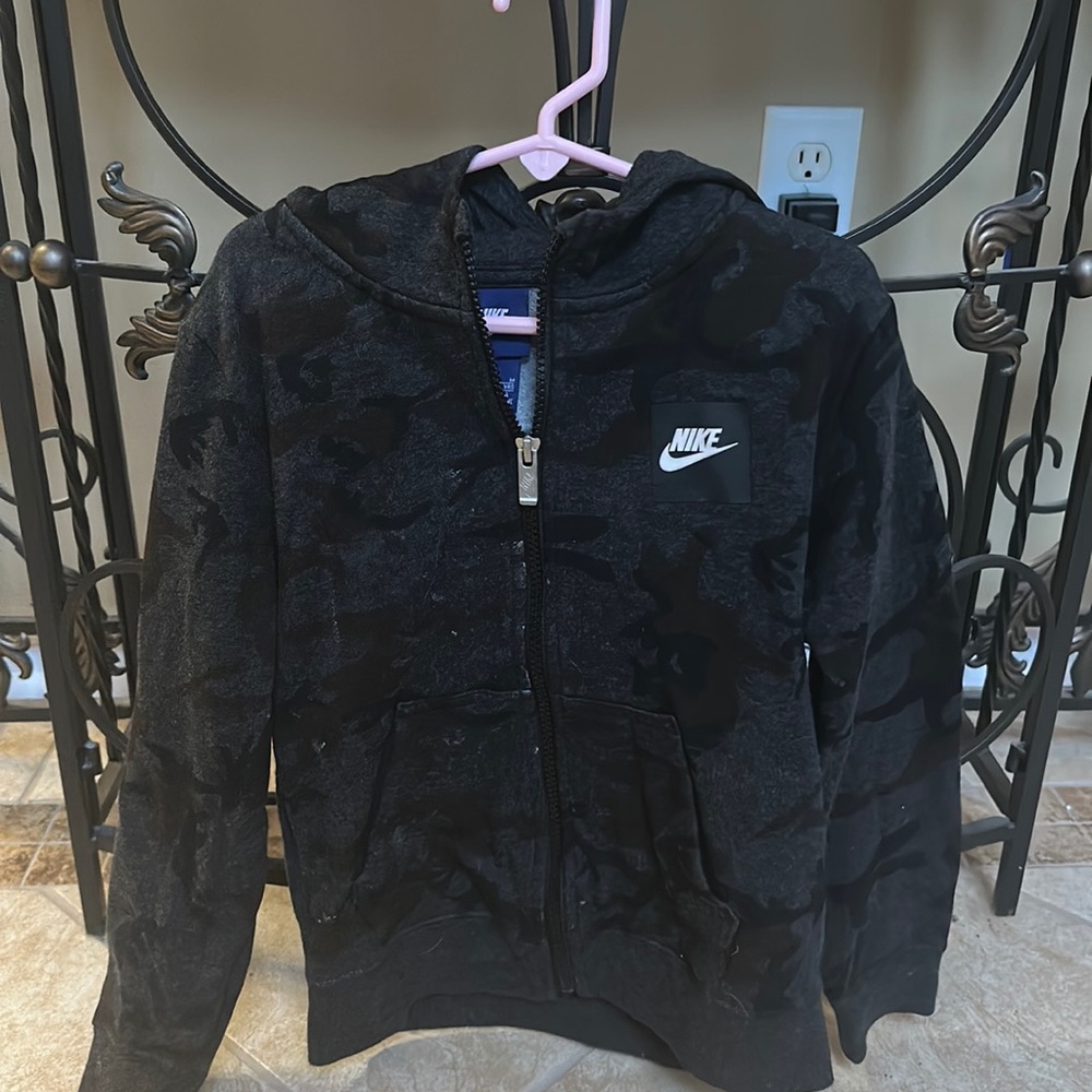 Boys camouflage Nike hoodie size 6